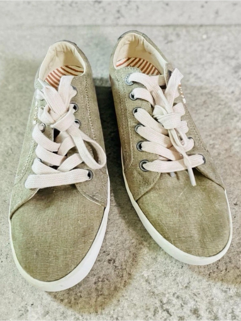 Taos Footwear Olive Green Canvas Low-Top Sneakers